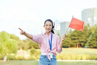 旅途中的引路人 女性导游的多彩形象
